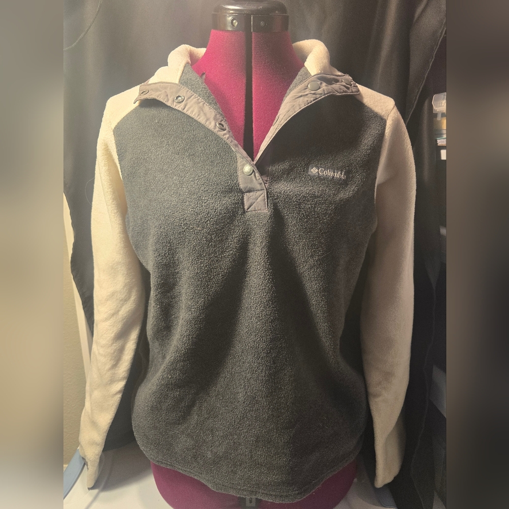 Columbia Gray and Cream Fleece Jacket